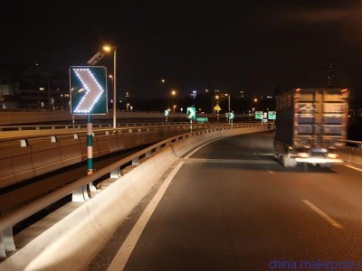 大安市高速公路弯道led标志 同步太阳能诱导标志报价图4